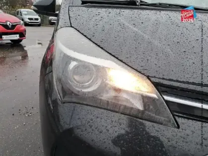 Photo 12 Toyota Yaris  HSD 100h Dynamic 5p