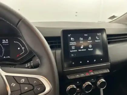 Photo 17 Renault Clio 1.6 E-Tech hybride 140ch Zen + Radars de recul