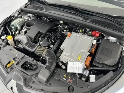 Photo 21 Renault Clio 1.6 E-Tech hybride 140ch Zen + Radars de recul