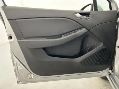 Photo 11 Renault Clio 1.6 E-Tech hybride 140ch Zen + Radars de recul