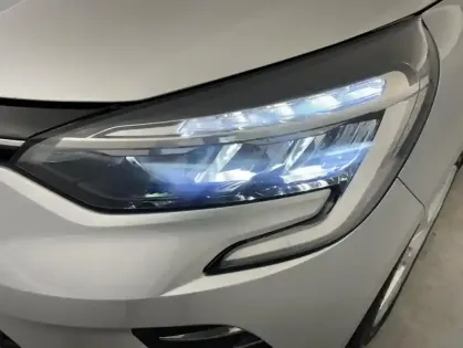 Photo 22 Renault Clio 1.6 E-Tech hybride 140ch Zen + Radars de recul