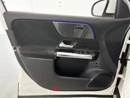 Photo 11 Mercedes GLA 200 d 150ch AMG Line 8G-DCT Pack Premium