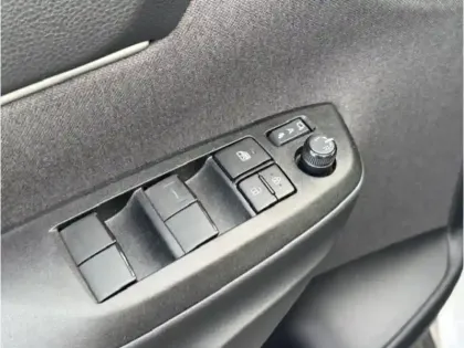 Photo 15 Toyota Yaris Hybride 1.5 HYBRID 116H DESIGN AUTO MC24