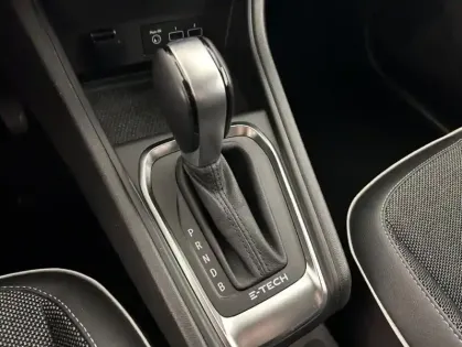 Photo 19 Renault Captur 1.6 E-Tech hybride 145ch Intens + Caméra