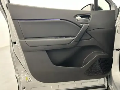 Photo 10 Renault Captur 1.6 E-Tech hybride 145ch Intens + Caméra