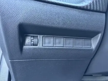 Photo 18 Peugeot 2008  PureTech 100 S&S BVM6 Active