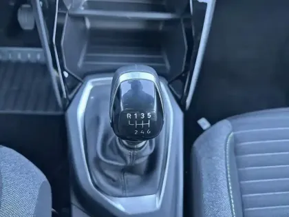 Photo 23 Peugeot 2008  PureTech 100 S&S BVM6 Active