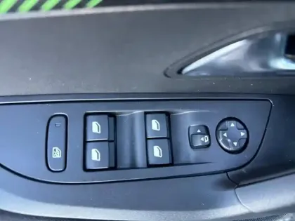 Photo 19 Peugeot 2008  PureTech 100 S&S BVM6 Active