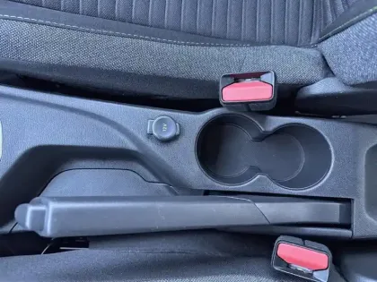 Photo 24 Peugeot 2008  PureTech 100 S&S BVM6 Active