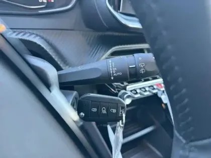 Photo 16 Peugeot 2008  PureTech 100 S&S BVM6 Active