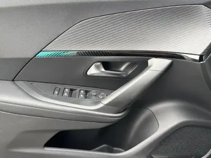 Photo 15 Peugeot 2008  BlueHDi 130 S&S EAT8 Allure