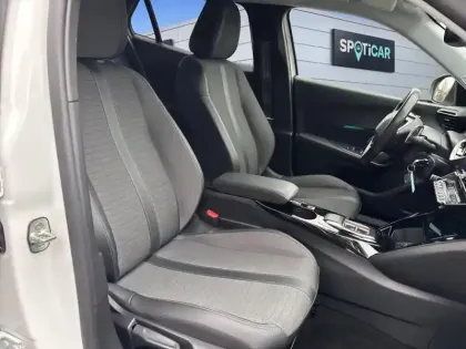 Photo 8 Peugeot 2008  BlueHDi 130 S&S EAT8 Allure