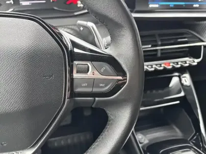 Photo 19 Peugeot 2008  BlueHDi 130 S&S EAT8 Allure