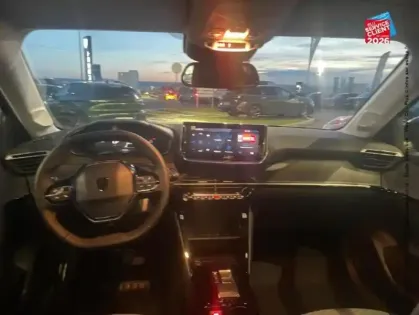 Photo 14 Peugeot 208  e- 136ch Allure