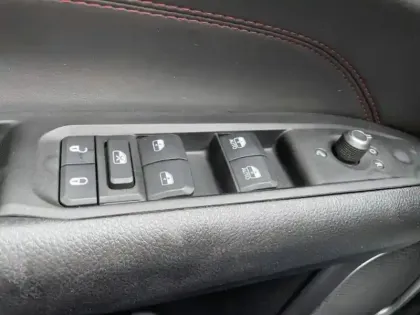 Photo 12 Jeep Compass  1.3 Turbo T4 240ch PHEV 4xe S AT6 eAWD