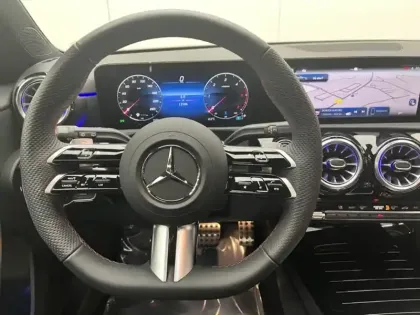 Photo 17 Mercedes Classe A 200 d AMG Line