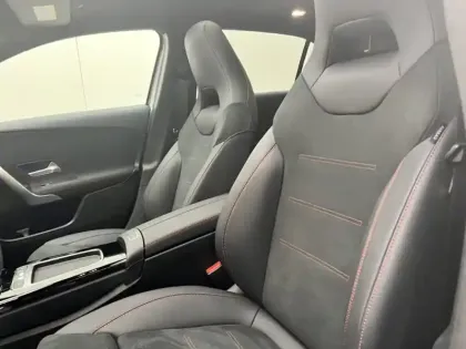 Photo 12 Mercedes Classe A 200 d AMG Line