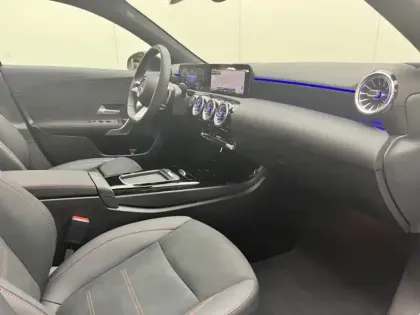 Photo 16 Mercedes Classe A 200 d AMG Line