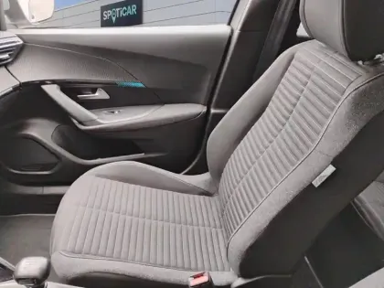 Photo 8 Peugeot 2008  PureTech 100 S&S BVM6 Style