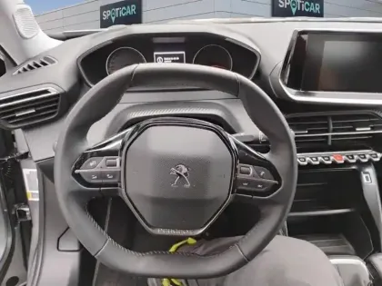 Photo 11 Peugeot 2008  PureTech 100 S&S BVM6 Style