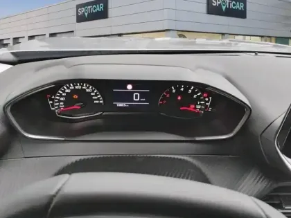 Photo 20 Peugeot 2008  PureTech 100 S&S BVM6 Style