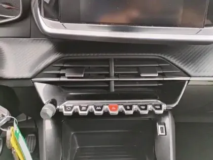 Photo 12 Peugeot 2008  PureTech 100 S&S BVM6 Style