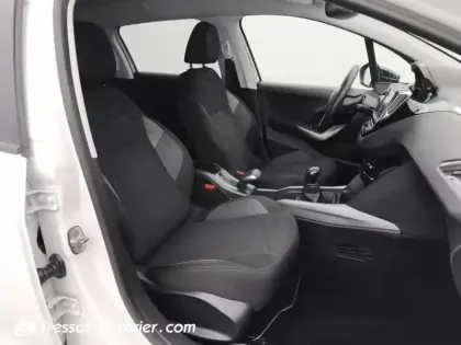 Photo 8 Peugeot 2008  PureTech 82ch BVM5 Style