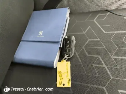 Photo 15 Peugeot 2008  PureTech 82ch BVM5 Style