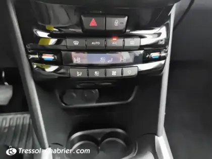 Photo 12 Peugeot 2008  PureTech 82ch BVM5 Style