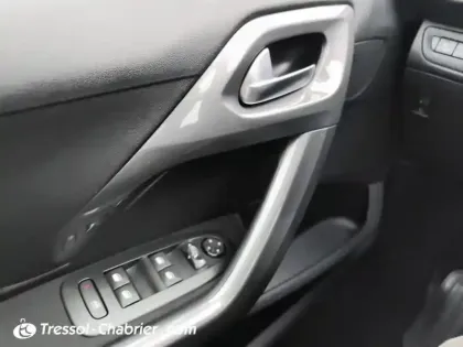 Photo 19 Peugeot 2008  PureTech 82ch BVM5 Style