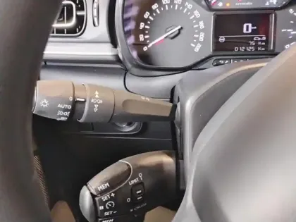 Photo 16 Citroën C3  PureTech 83 S&S BVM5 Shine