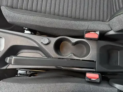 Photo 24 Peugeot 2008  PureTech 100 S&S BVM6 Active