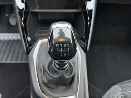 Photo 23 Peugeot 2008  PureTech 100 S&S BVM6 Active