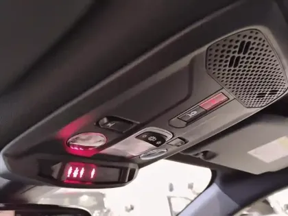 Photo 24 Peugeot 2008  PureTech 100 S&S BVM6 Allure