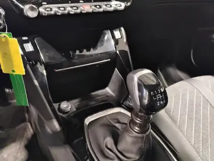 Photo 23 Peugeot 2008  PureTech 100 S&S BVM6 Allure