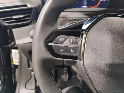 Photo 18 Peugeot 2008  PureTech 100 S&S BVM6 Allure