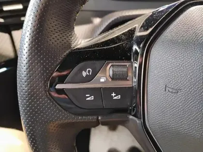 Photo 18 Peugeot 2008  PureTech 130 S&S BVM6 GT