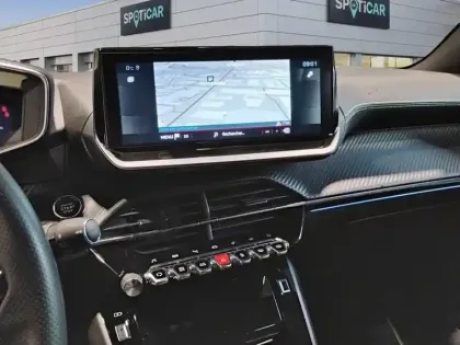 Photo 10 Peugeot 2008  PureTech 130 S&S EAT8 GT