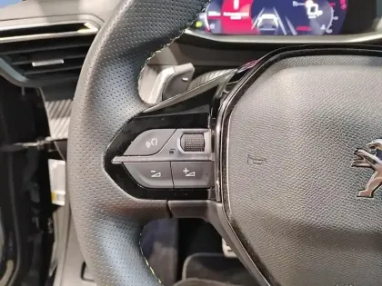 Photo 18 Peugeot 2008  PureTech 130 S&S EAT8 GT