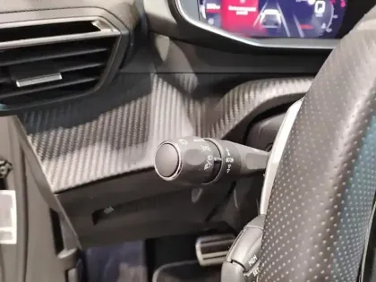 Photo 16 Peugeot 2008  PureTech 130 S&S EAT8 GT