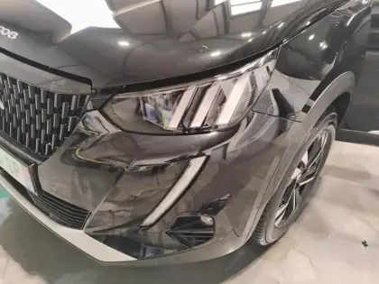 Photo 13 Peugeot 2008  PureTech 130 S&S EAT8 GT