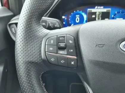 Photo 18 Ford Puma  1.0 EcoBoost 155 ch mHEV S&S Powershift ST-Line X Vivid Ruby Edition