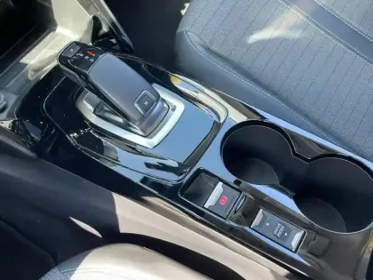 Photo 13 Peugeot 2008  1.2 PureTech 130ch S&S Allure EAT8