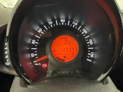 Photo 11 Citroën C1  VTi 72 S&S Millenium 5p  E6.d