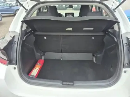 Photo 12 Toyota Yaris  116h France 5p