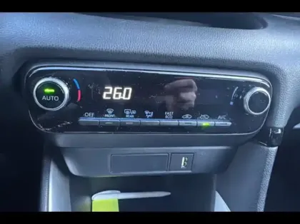 Photo 14 Toyota Yaris  116h Design RDSP PACK NAV  MY22