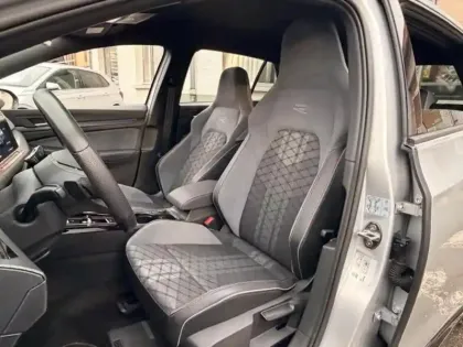 Photo 12 Volkswagen Golf  1.5 eTSI OPF 150ch R-Line DSG7