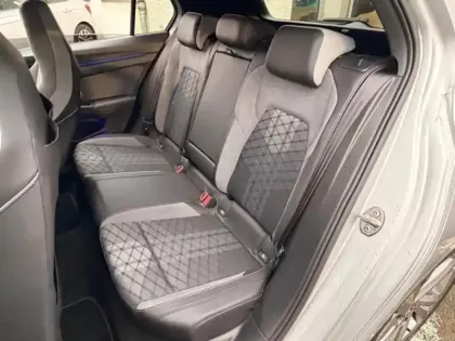 Photo 14 Volkswagen Golf  1.5 eTSI OPF 150ch R-Line DSG7