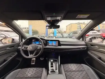 Photo 9 Volkswagen Golf  1.5 eTSI OPF 150ch R-Line DSG7