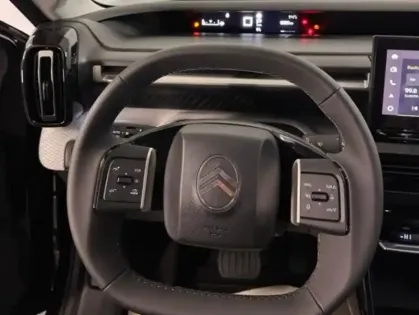 Photo 12 Citroën C3 Aircross  1.2 Hybride 145ch MAX